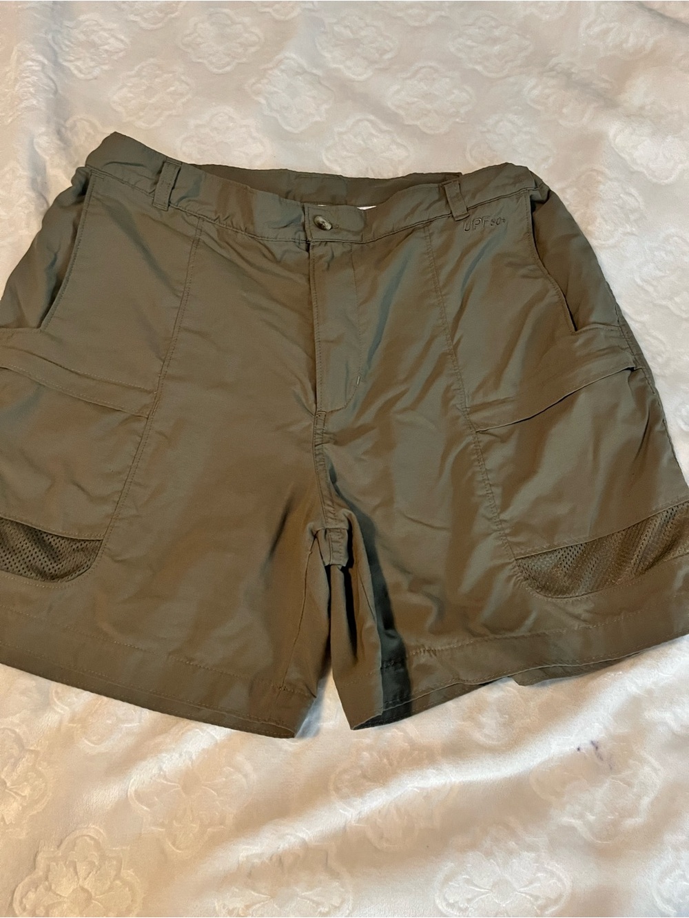 Columbia Men's Olive Cargo Shorts with Utility Pockets